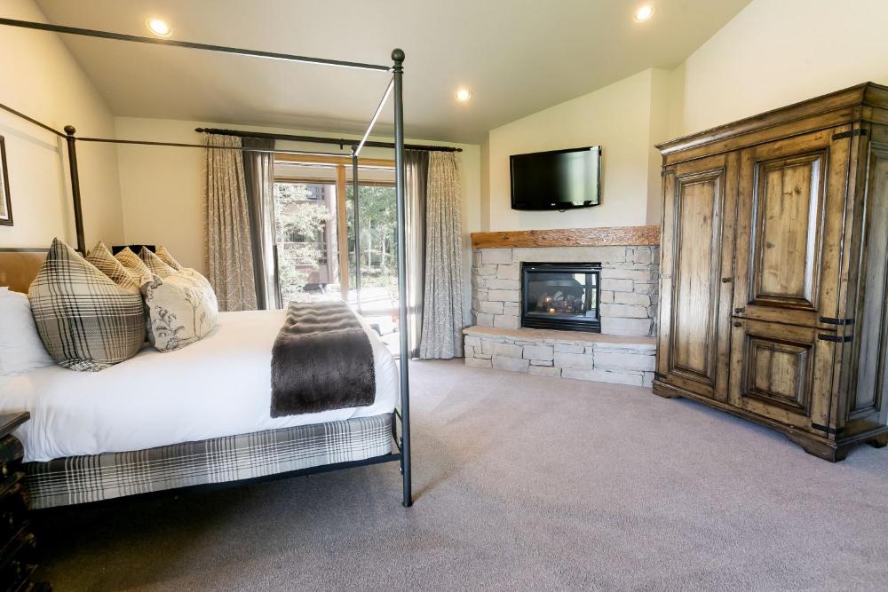 Luxury King Room with Mountain View Hotel Room